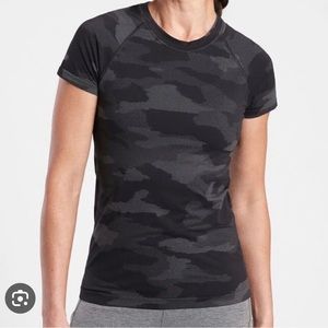 ATHLETA Momentum Seamless Camo Tee